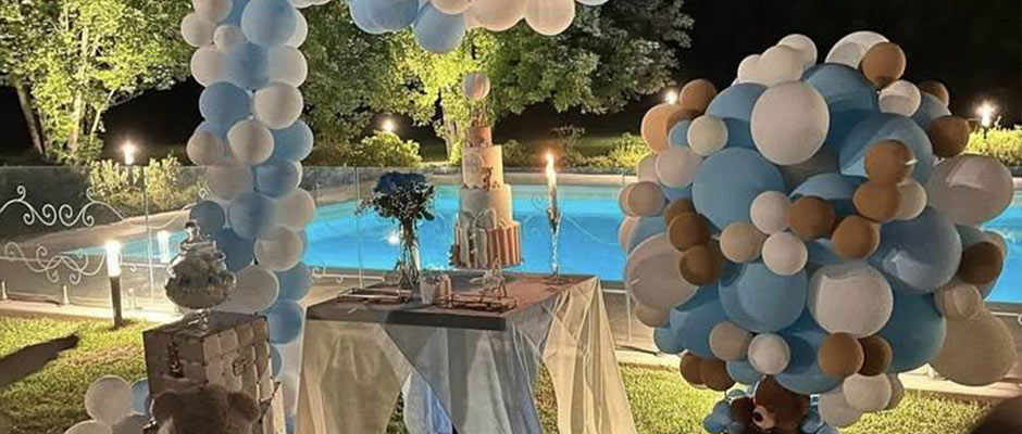 decorazione fronte pscina al village ristorante con parco nel monferrato