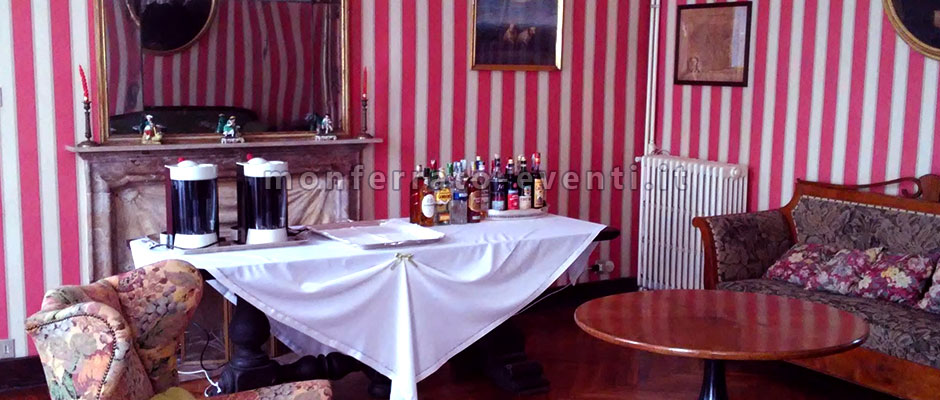 Allestito un tavolo da bar per gli ospiti della gropella valenza