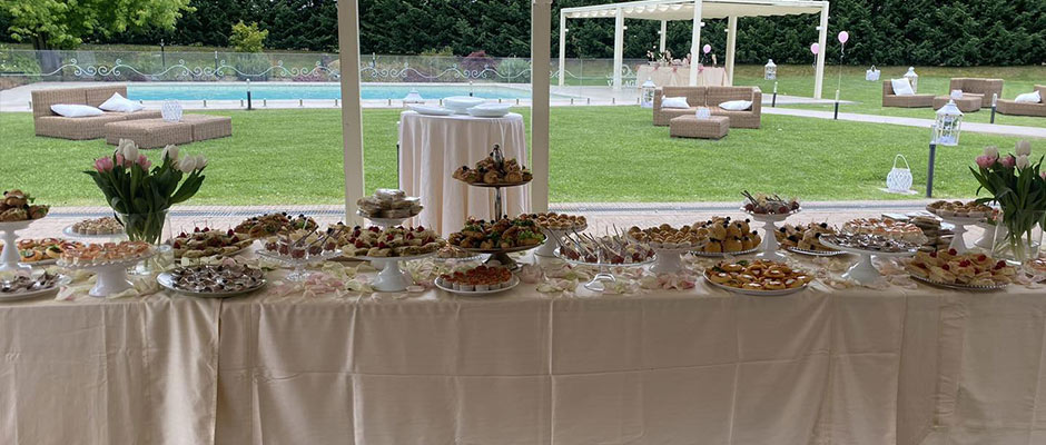 Buffet esterno con piscina