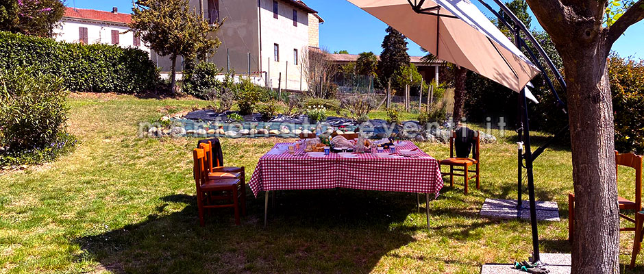 Panzo all'ombra d'estate in giardini in affitto nel monferrato