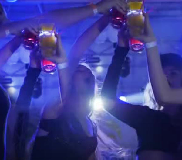navetta a tua disposizione per non guidare dopo aver bevuto luna rossa il globo  casale monferrato sicurezza stradale discoteca alternativa guida in stato di ebbrezza rientro sicuro serata navetta per giovani dopo festa, evitare incidenti dopo discoteca